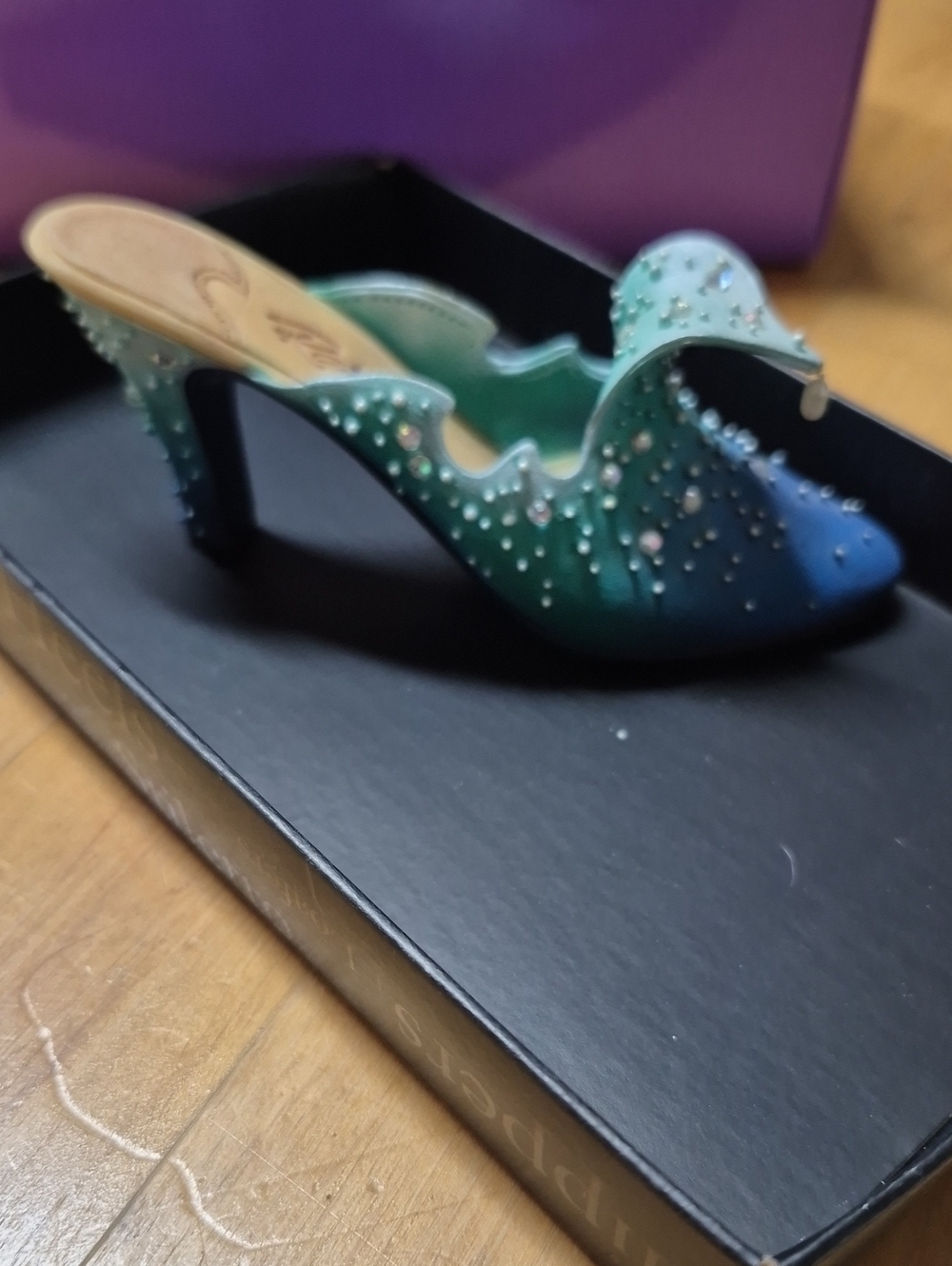 Just the Right Shoe® by Raine "WAVE" (Circa 1998) - Picture 7 of 12